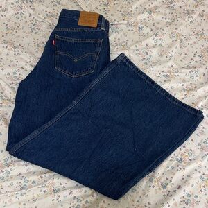 Women’s Levi’s loose wide leg jeans like brand new worn one time but has no tags